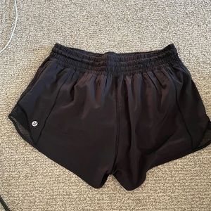 Lululemon Hotty Hot High Waisted Shorts in 2.5” size 6 in Black